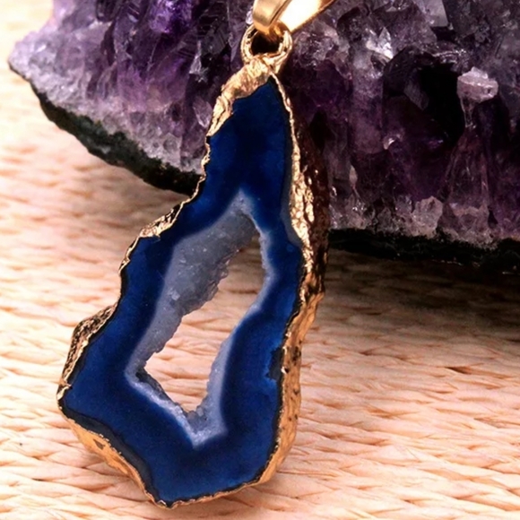 Natural Druzy Geode Stone Pendant Necklace~ Blue - Picture 3 of 4